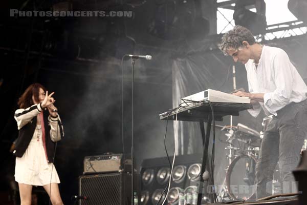 BLONDE REDHEAD - 2011-08-27 - SAINT CLOUD - Domaine National - Grande Scene - Kazu Makino - Amedeo Pace